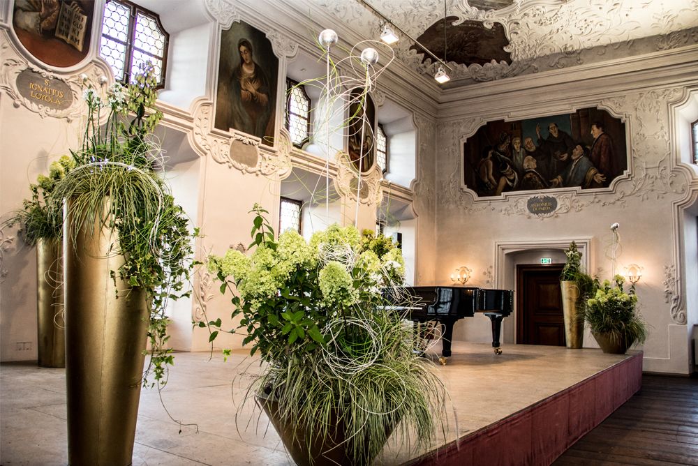 Florale Dekoration - Bühnendekoration