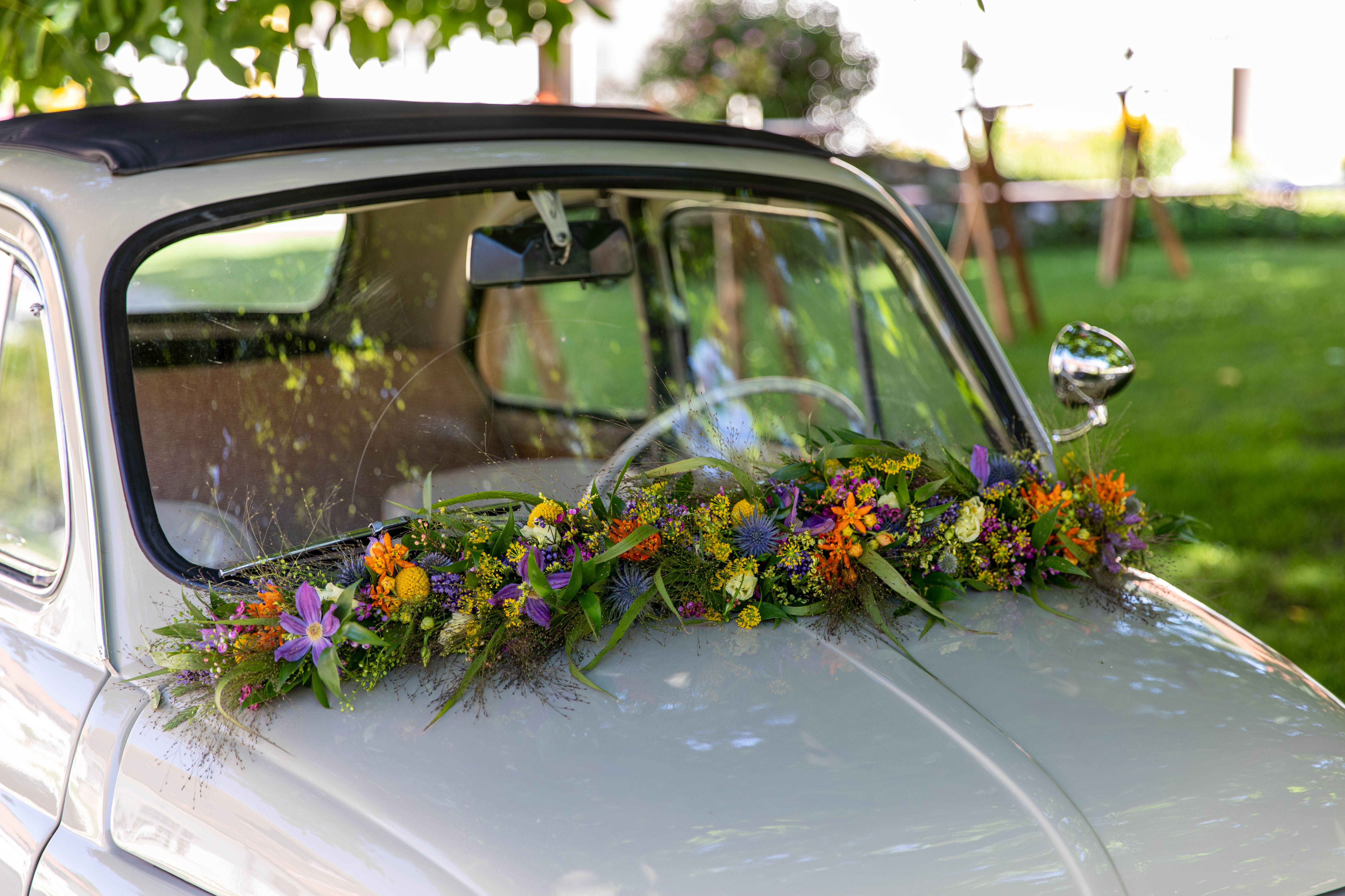 Hochzeitsfloristik - Blumenschmuck für Autos